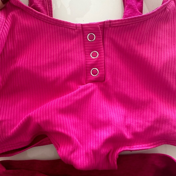 Bombshell Sportswear shorts and bra set - Picture 8 of 9
